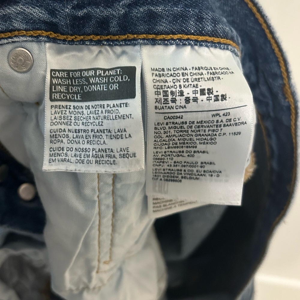 Vintage Levi’s 501 Shorts - Picture 9 of 11